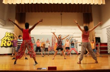 Students Enjoy Dance with the New Victory Theater Dance Troupe